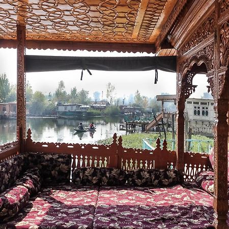 Bed and Breakfast Omar Khayam Houseboat Retreat Srīnagar Exterior foto